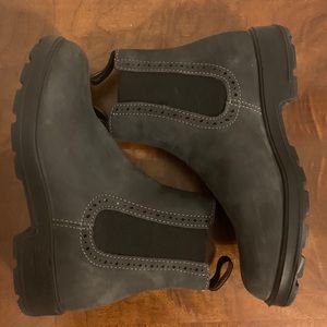 Blundstones Size 5.5 (8.5 in US sizing)